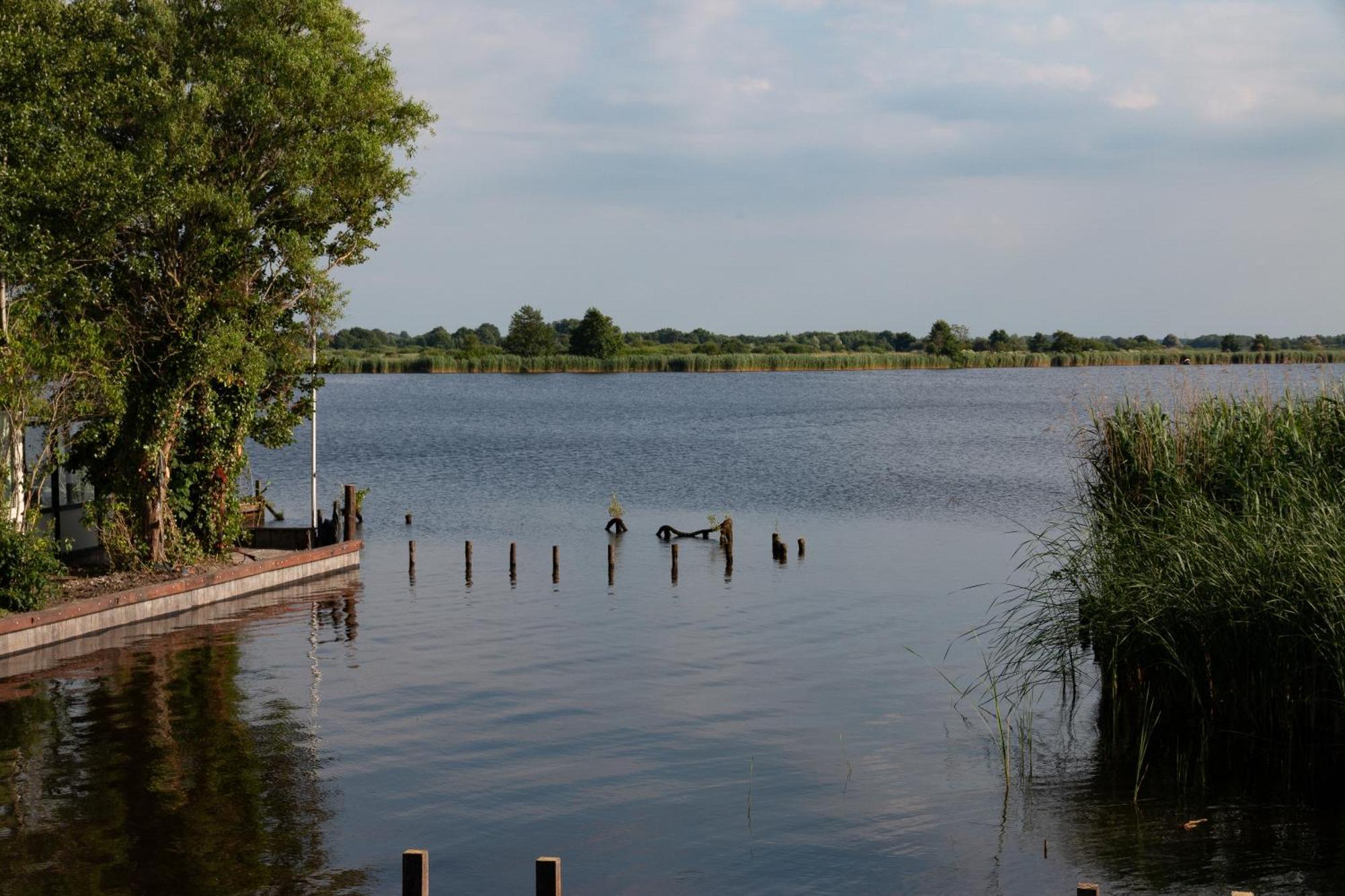 Luxe En Ruim Chalet Met Airco Bij Leekstermeer Matsloot Экстерьер фото