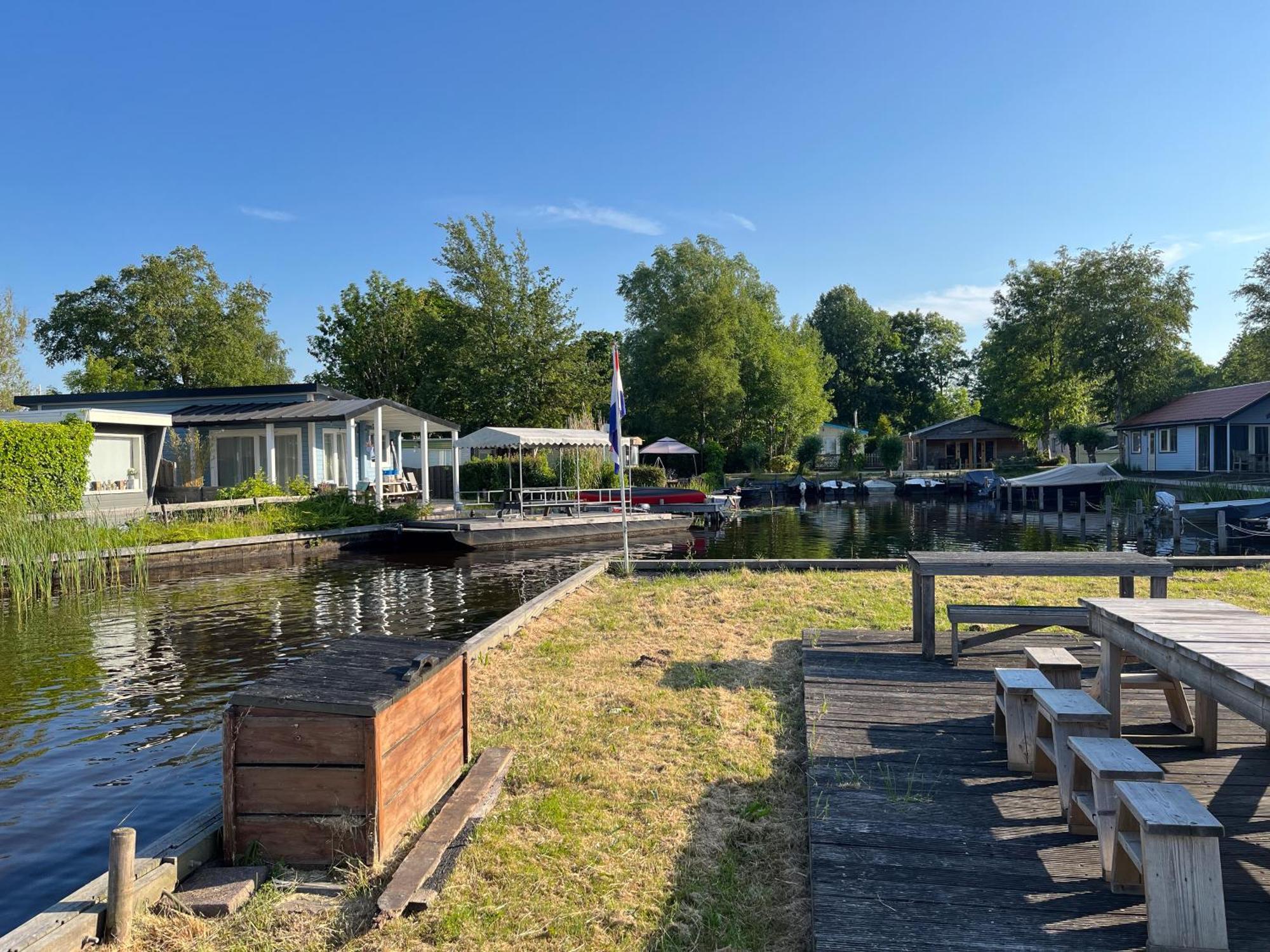 Luxe En Ruim Chalet Met Airco Bij Leekstermeer Matsloot Экстерьер фото