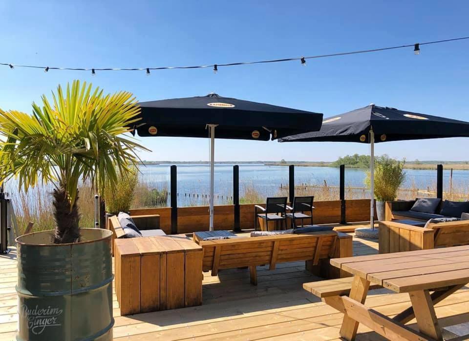 Luxe En Ruim Chalet Met Airco Bij Leekstermeer Matsloot Экстерьер фото